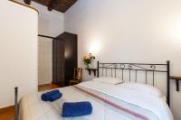 Posteľ alebo postele v izbe v ubytovaní Don Pedro Rooms Vicerè di Toledo in the city center