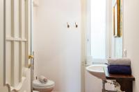Kúpeľňa v ubytovaní Don Pedro Rooms Vicerè di Toledo in the city center