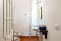 Kúpeľňa v ubytovaní Don Pedro Rooms Vicerè di Toledo in the city center