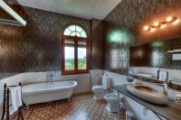 A bathroom at Hotel Casa Ceremines