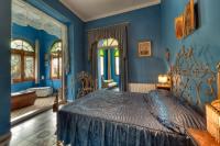 A bed or beds in a room at Hotel Casa Ceremines