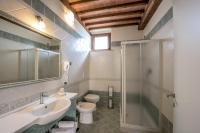 A bathroom at Albergo La Foresteria
