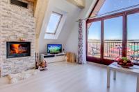 Televízia a/alebo spoločenská miestnosť v ubytovaní Apartamenty Smrekowa Tatry Zakopane