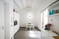A kitchen or kitchenette at Cassari UpArtments