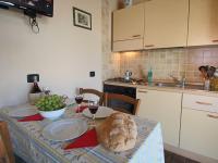 A kitchen or kitchenette at Tranquil Cottage Retreat in Todi, Umbria