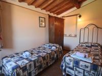 A bed or beds in a room at Tranquil Cottage Retreat in Todi, Umbria