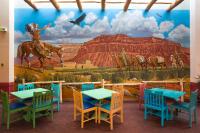 Un restaurante o sitio para comer en Disney Hotel Santa Fe