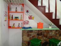 a shelf under the stairs with green stools at Casa com Piscina Paraty in Paraty