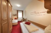 Łóżko lub łóżka w pokoju w obiekcie Das Wismeyer - Skihotel an der Plattenkarbahn