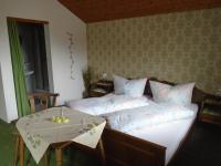 A bed or beds in a room at Altböckhof