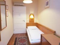 A bed or beds in a room at Hotel Haydn