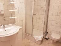 A bathroom at Hotel Haydn