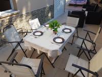 Posezení v ubytování Chalet adosado con piscina