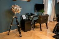 Televízia a/alebo spoločenská miestnosť v ubytovaní Heritage Hotel 19