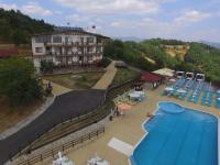 Bazén v ubytování Panorama Family Hotel nebo v jeho okolí
