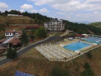 Bazén v ubytování Panorama Family Hotel nebo v jeho okolí