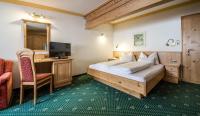 A bed or beds in a room at Hotel Kristall