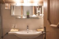 A bathroom at Hotel Kristall