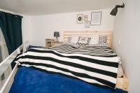 Posteľ alebo postele v izbe v ubytovaní Golden Hand Luxury Apartment