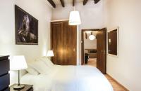 Łóżko lub łóżka w pokoju w obiekcie Petit Hotel Alaro