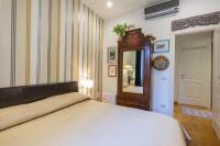 A bed or beds in a room at Vatican Rooms Irene