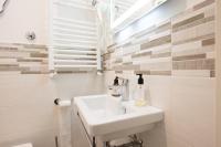 A bathroom at Vatican Rooms Irene