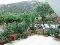 A garden outside Filoxenia Hotel & Apartments