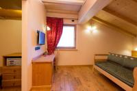 Televízia a/alebo spoločenská miestnosť v ubytovaní Hotel Pontiglia