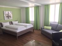 Postel nebo postele na pokoji v ubytování Hotel Metzgern