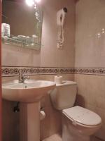 A bathroom at Ablanera 2