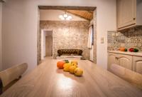Kuchyň nebo kuchyňský kout v ubytování Ninemia Villa Zakinthos