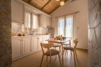 Kuchyň nebo kuchyňský kout v ubytování Ninemia Villa Zakinthos