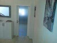 Televízia a/alebo spoločenská miestnosť v ubytovaní Apartments Roncevic