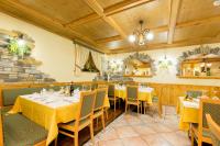 Reštaurácia alebo iné gastronomické zariadenie v ubytovaní Hotel Pontiglia
