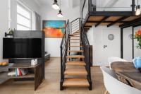 Televízia a/alebo spoločenská miestnosť v ubytovaní Lofts Cracow Apartments - City Center