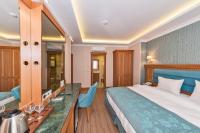 Postel nebo postele na pokoji v ubytování Magnaura House Hotel