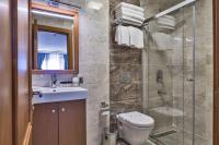 Koupelna v ubytování Magnaura House Hotel