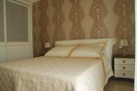 A bed or beds in a room at Daphnae House