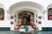 a scooter parked in front of a building with flowers at Hotel Poseidon in Positano