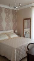 A bed or beds in a room at Daphnae House