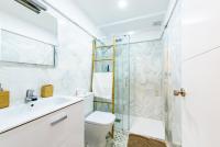 A bathroom at Apartamento Garcia Lorca III