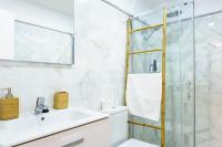 A bathroom at Apartamento Garcia Lorca III