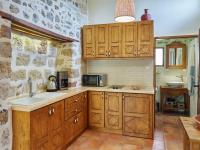 Kuchyňa alebo kuchynka v ubytovaní Helios Garden Boutique Apartments