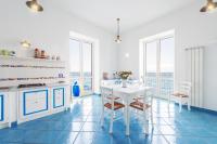 A kitchen or kitchenette at La Luella