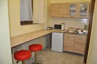 Kuchnia lub aneks kuchenny w obiekcie Gyopár Gyöngye Apartmanház