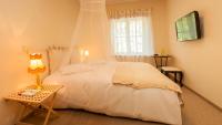 Postel nebo postele na pokoji v ubytování Kuursaal Guesthouse