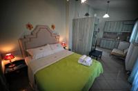 Posteľ alebo postele v izbe v ubytovaní Irida Beach Resort Suites