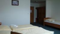 Łóżko lub łóżka w pokoju w obiekcie Hotel Krakonoš