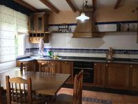 A kitchen or kitchenette at Os Arroxos