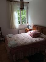 A bed or beds in a room at Os Arroxos